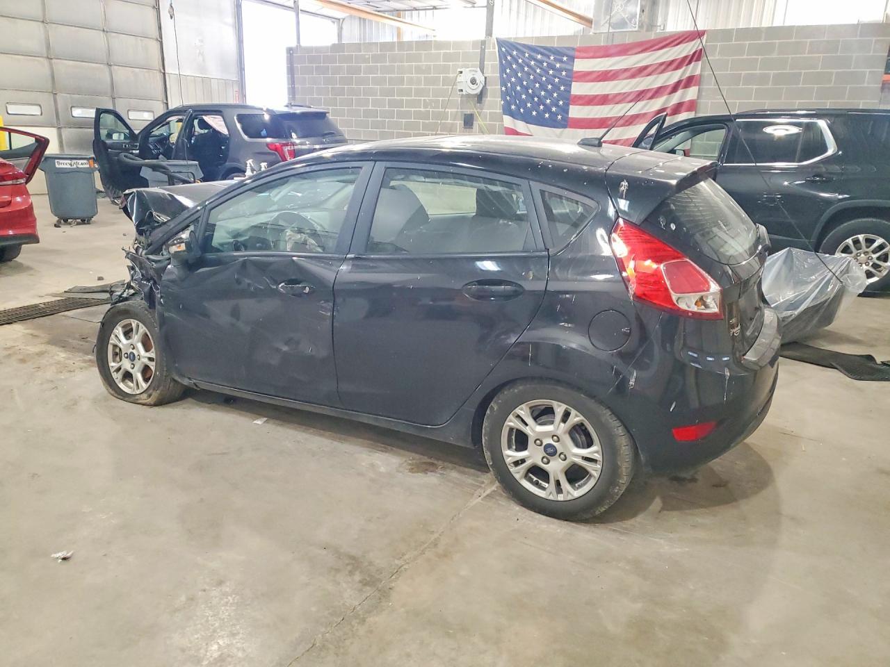 2015 Ford Fiesta Se - Image 2