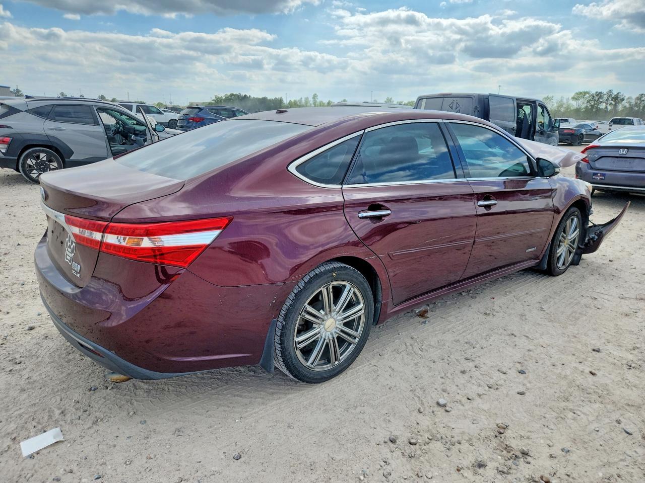 2014 Toyota Avalon Hybrid Limited - Фото 3