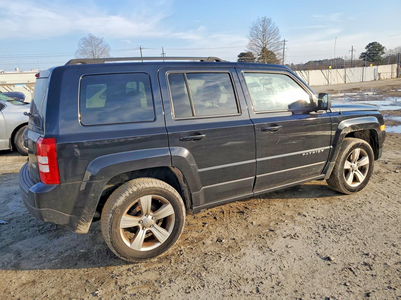2016 Jeep Patriot Latitude - Image 3