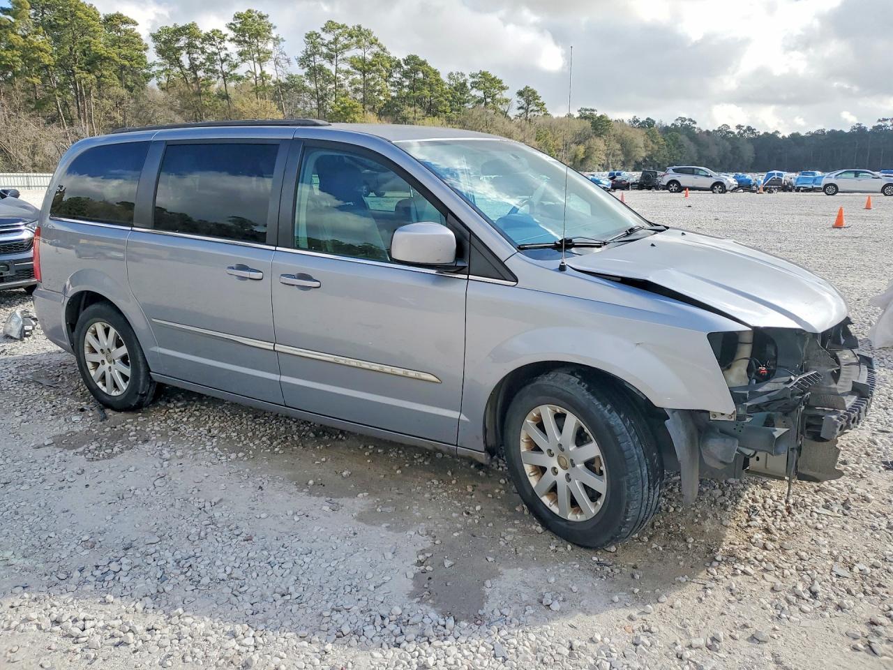 2014 Chrysler Town & Country Touring - Image 4