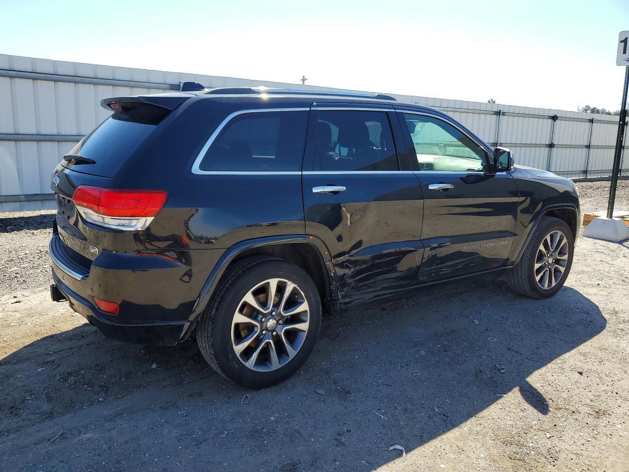 2018 Jeep Grand Cherokee Overland - Image 3