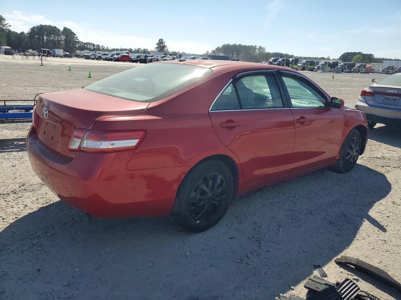 2011 Toyota Camry Le - Image 3