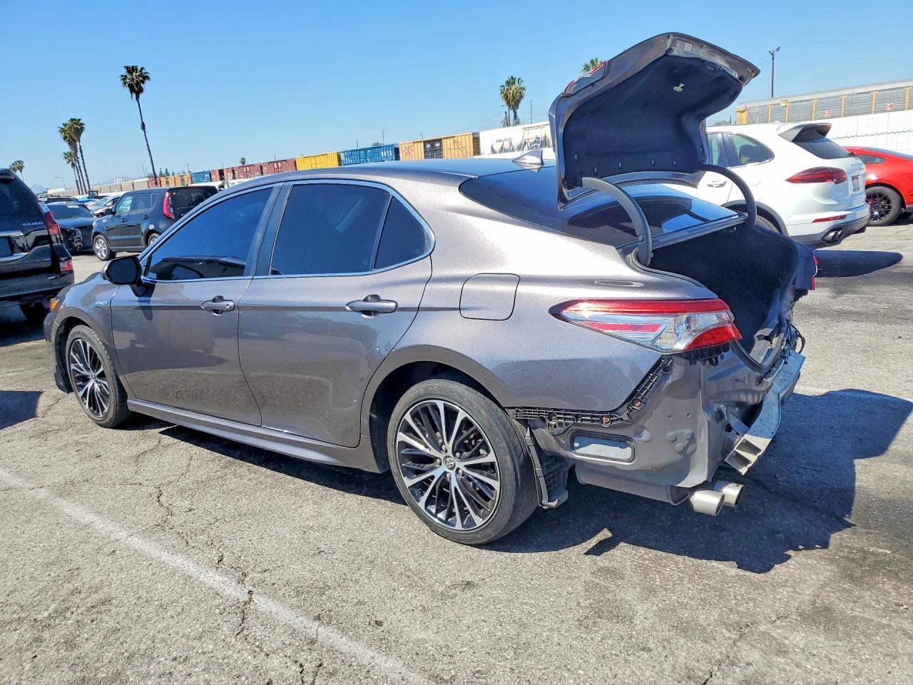 2019 Toyota Camry Hybrid Se - Фото 2