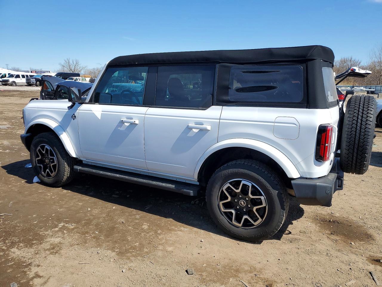 2023 Ford Bronco Base - Image 2