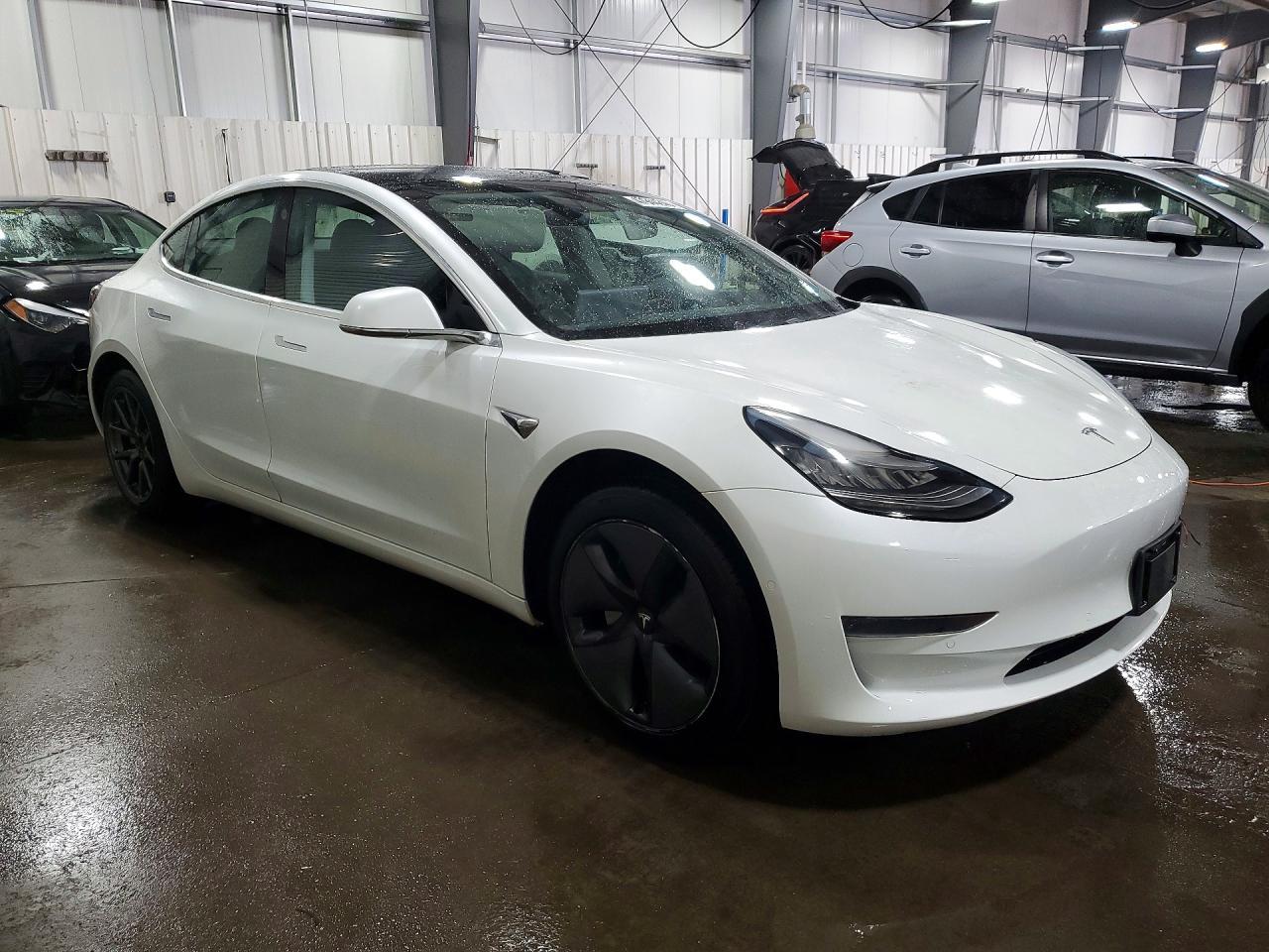 2020 Tesla Model 3 - Фото 4