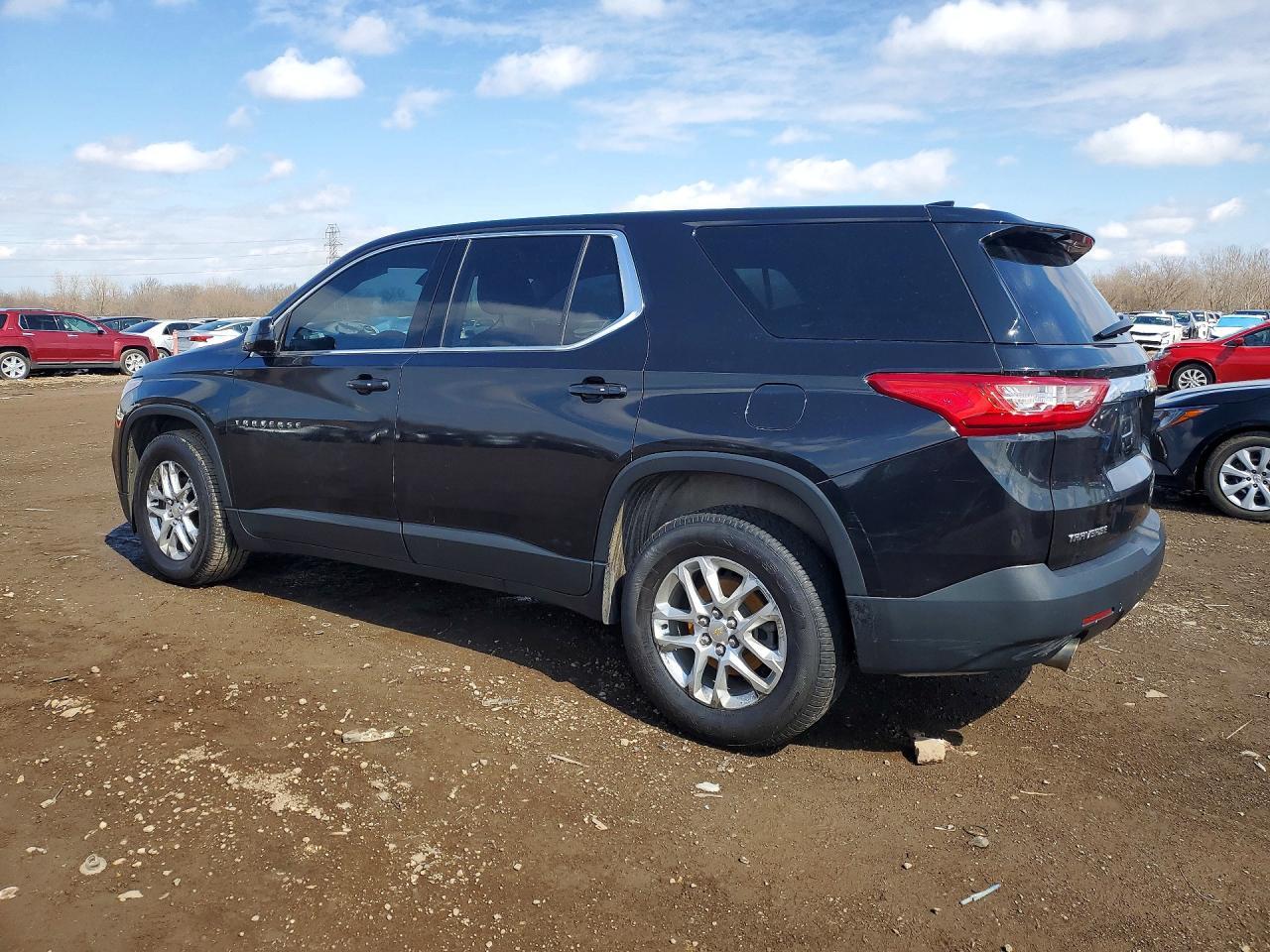 2018 Chevrolet Traverse Ls - Фото 2