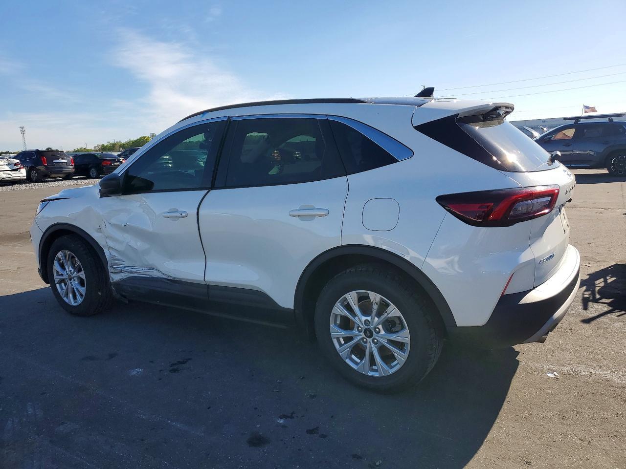 2023 Ford Escape Active - Image 2