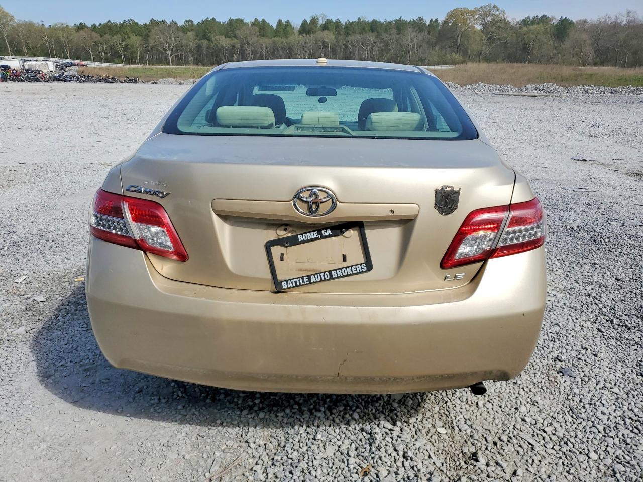2010 Toyota Camry Le - Фото 6
