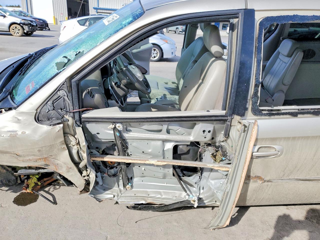 2005 Chrysler Town & Cnt - Фото 7