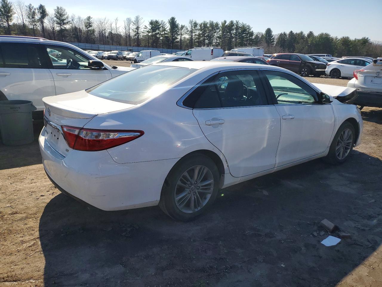 2016 Toyota Camry Se - Image 3