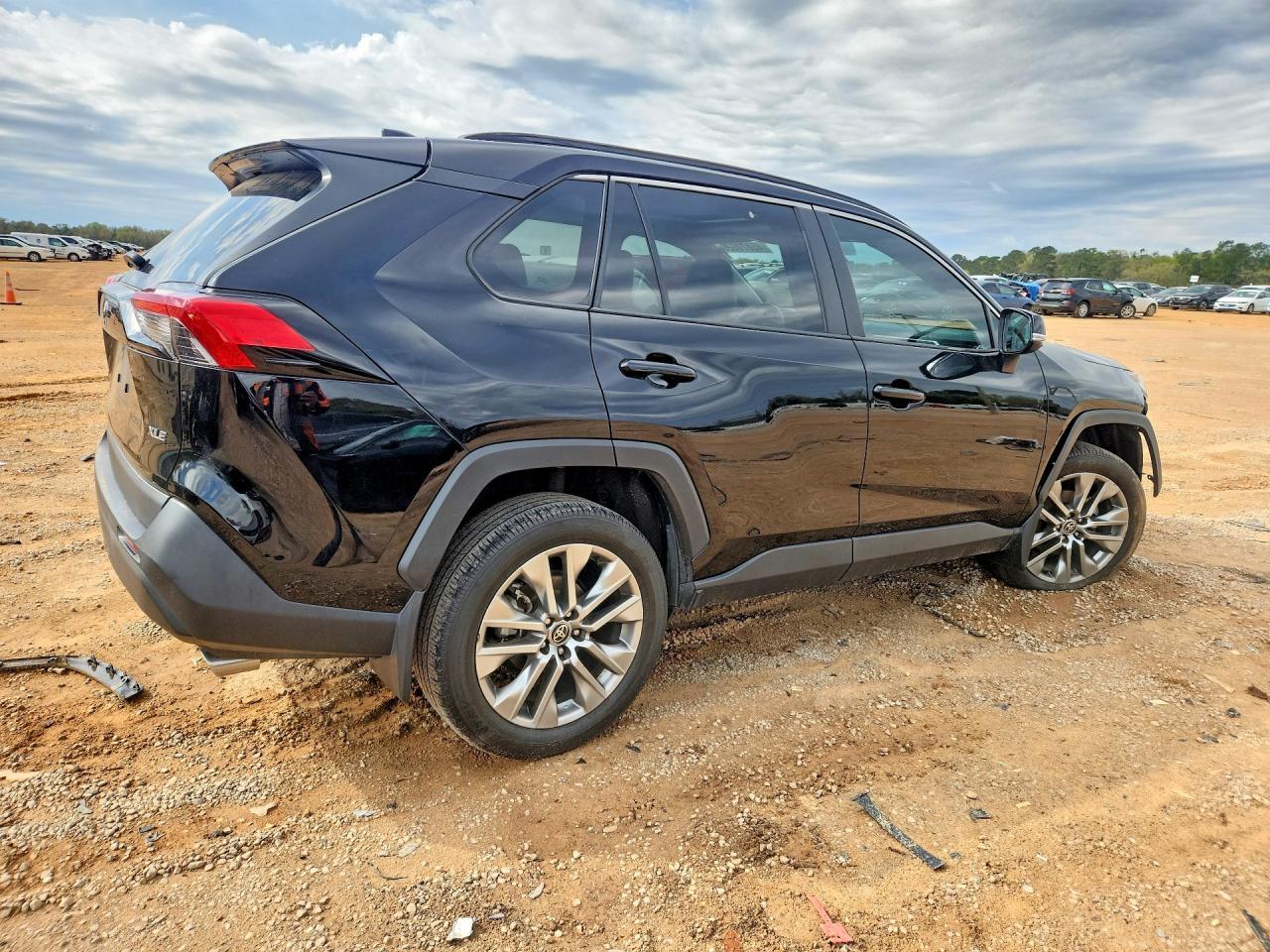 2022 Toyota Rav4 Xle Premium - Фото 3