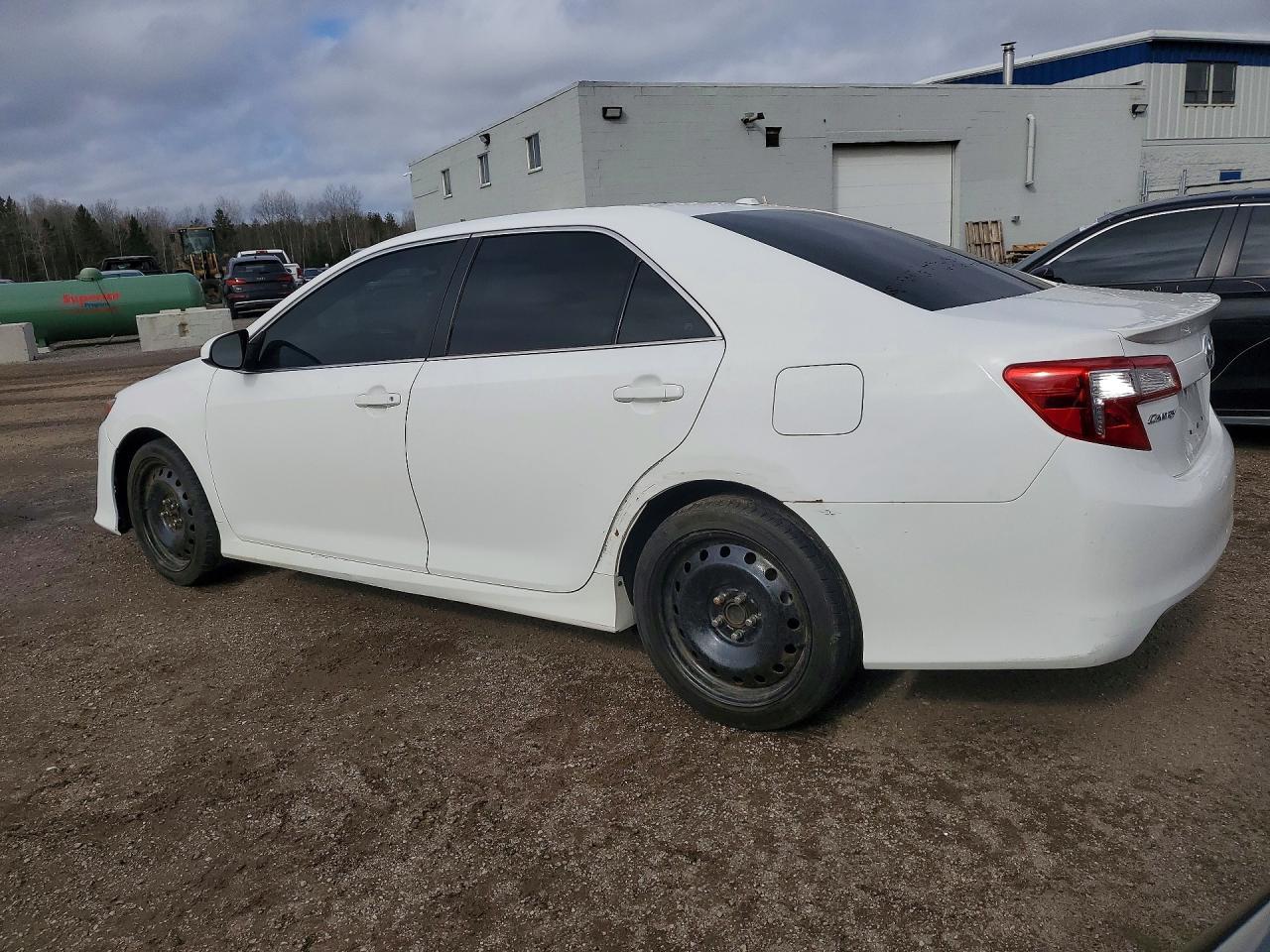 2014 Toyota Camry L - Фото 2