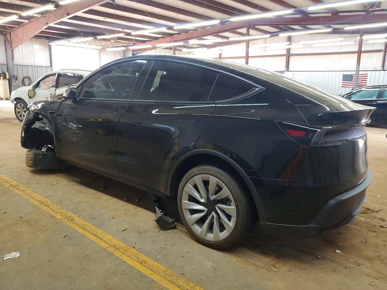 2026 Tesla Model Y - Фото 2