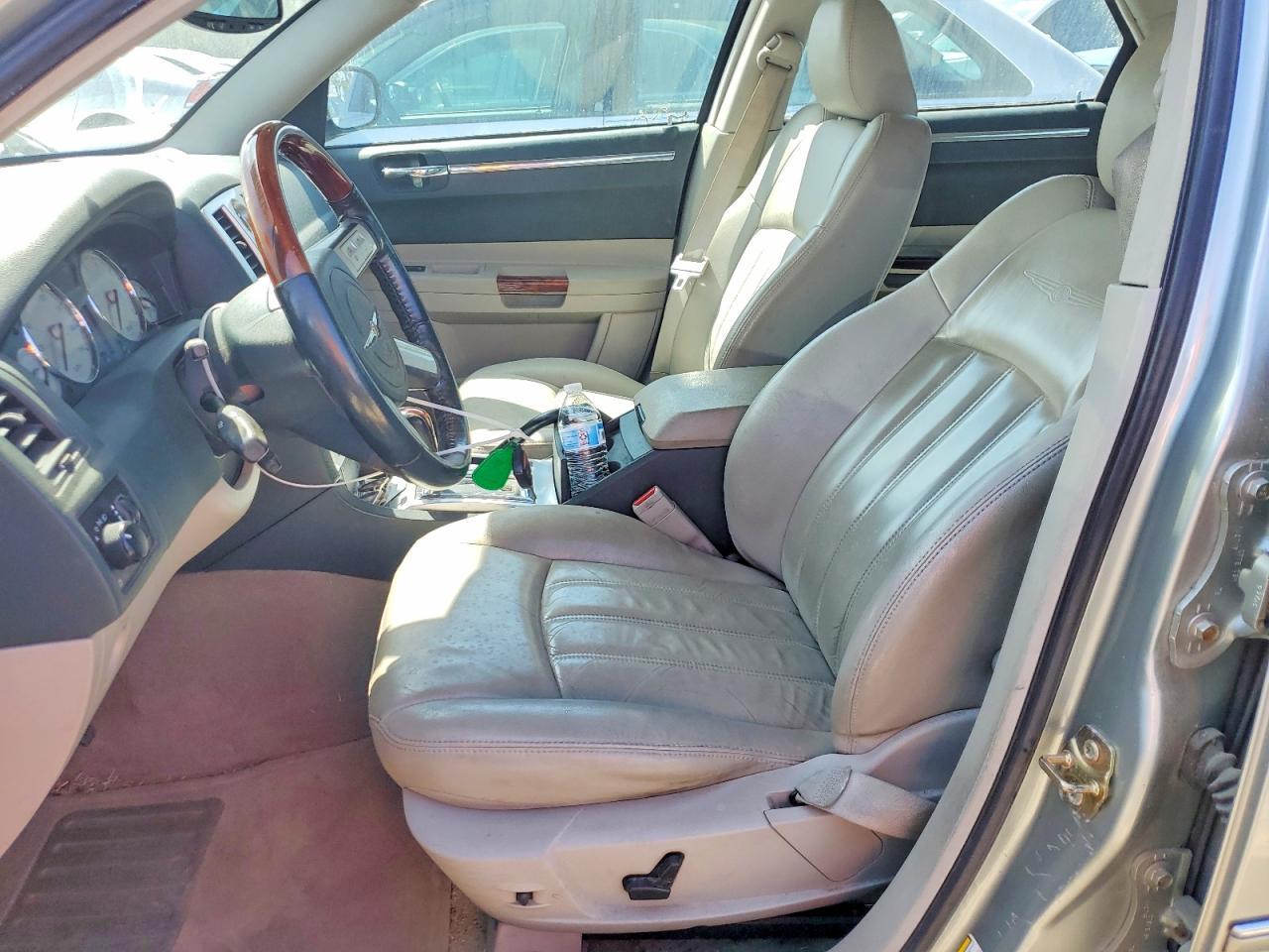 2006 Chrysler 300C - Image 7