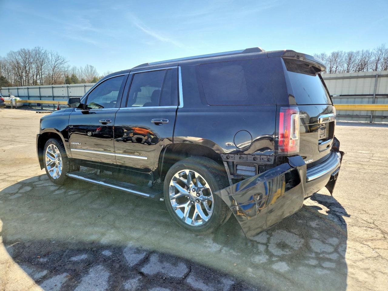2016 GMC Yukon Denali - Фото 2