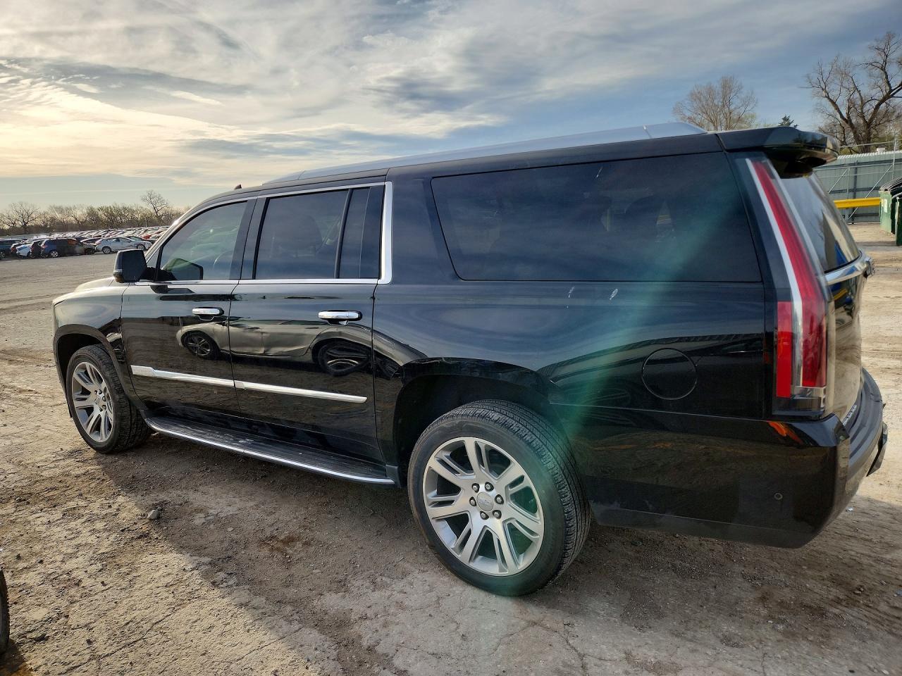 2017 Cadillac Escalade Esv Luxury - Image 2