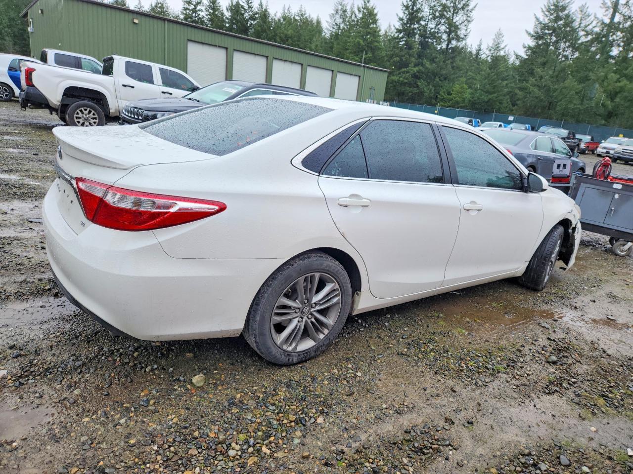 2016 Toyota Camry Se - Фото 3