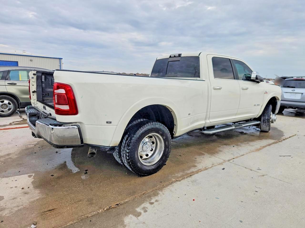 2022 Ram 3500 Laramie - Фото 3
