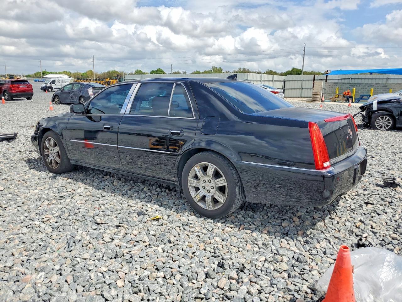2010 Cadillac Dts Platinum - Фото 2