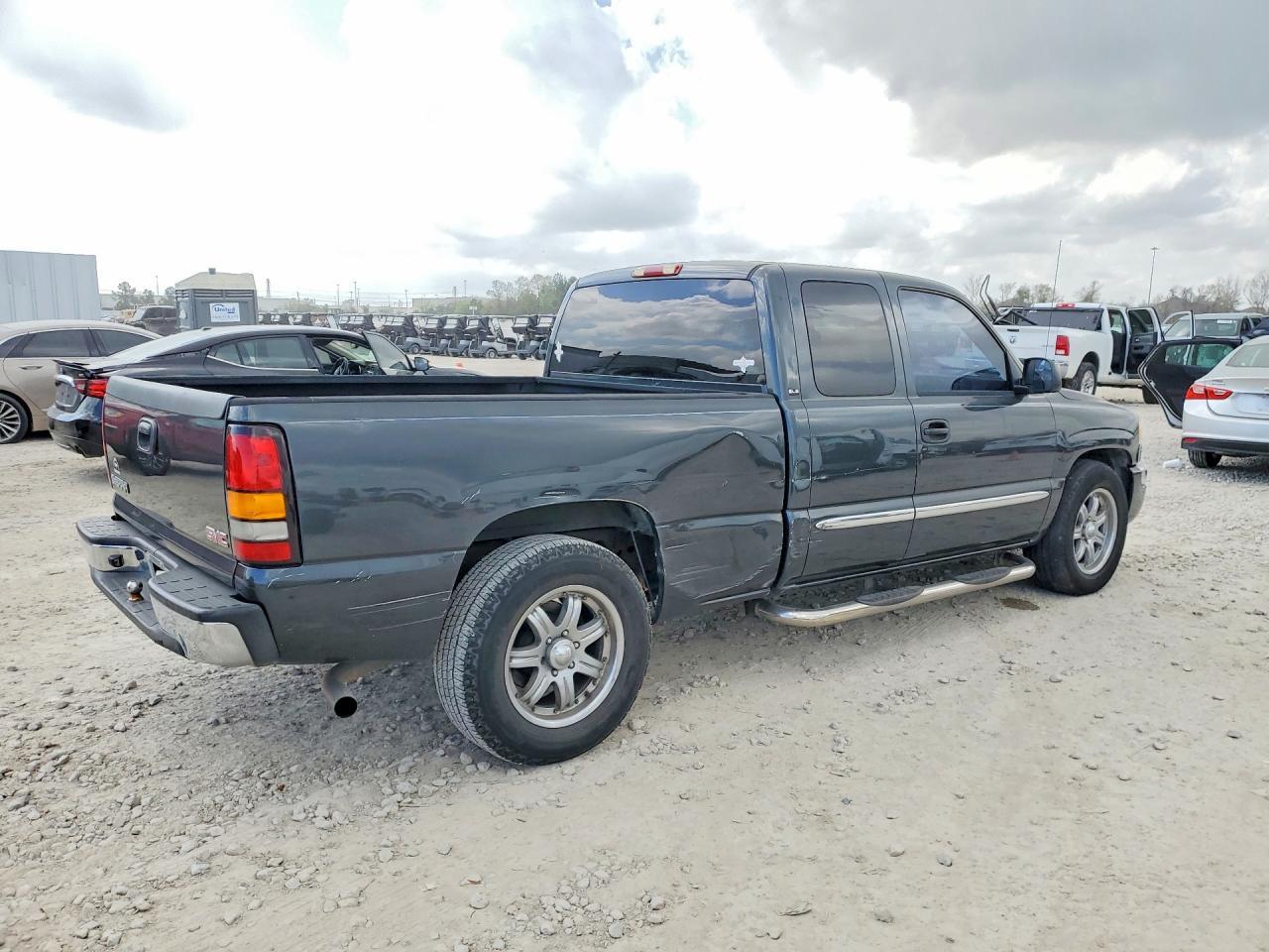 2004 GMC New Sierra C1500 - Фото 3