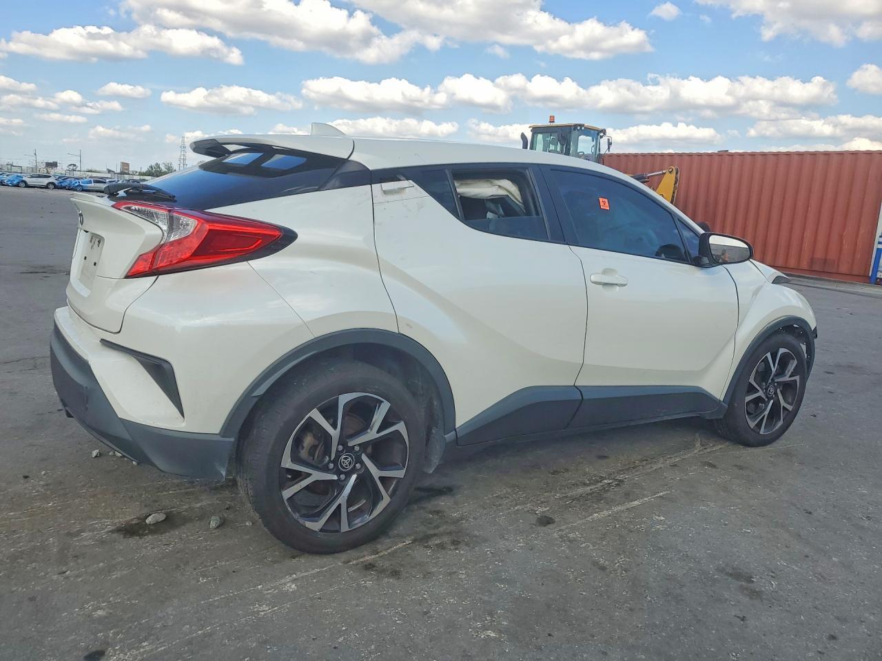 2020 Toyota C-Hr Xle - Image 3