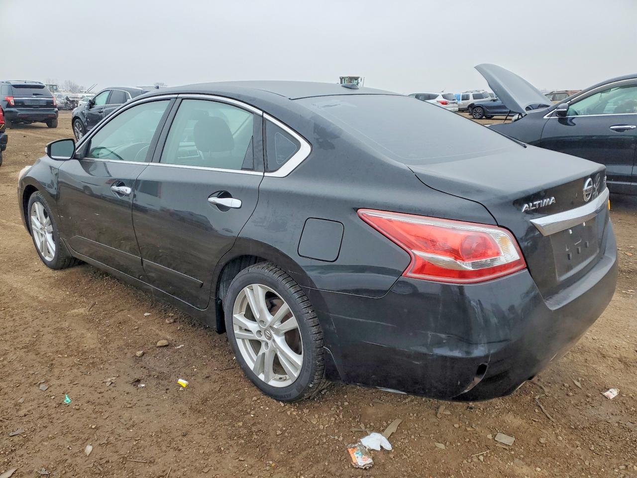 2013 Nissan Altima 3.5 S - Image 2
