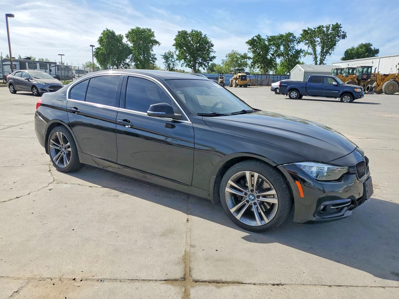 2017 BMW 330E - Фото 4