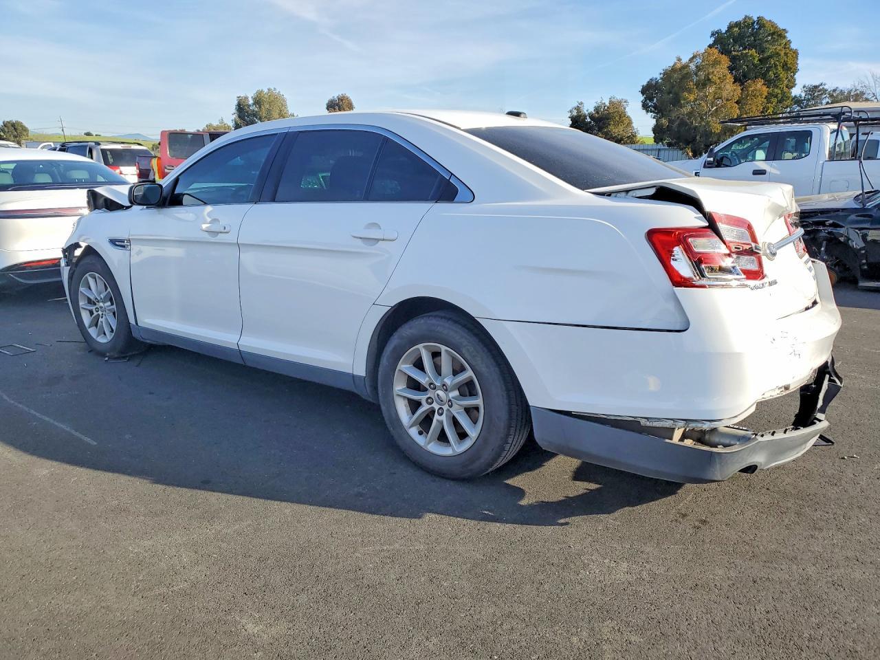 2013 Ford Taurus Se - Фото 2
