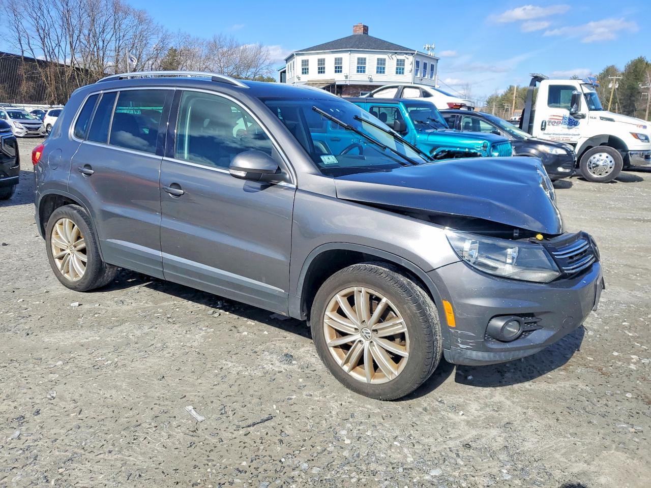 2014 Volkswagen Tiguan S - Image 4
