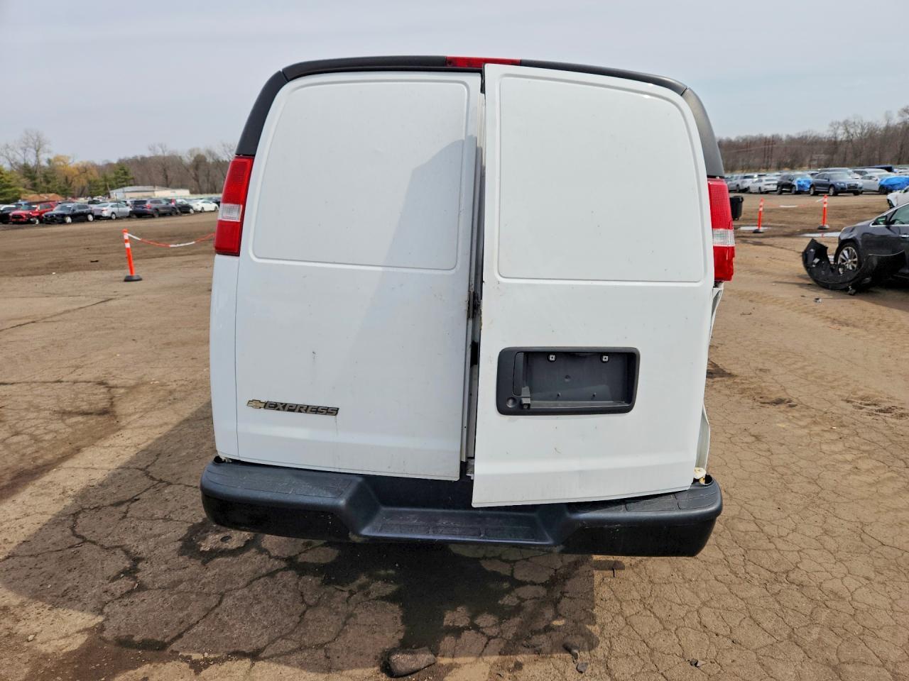 2019 Chevrolet Express G2500 - Фото 6