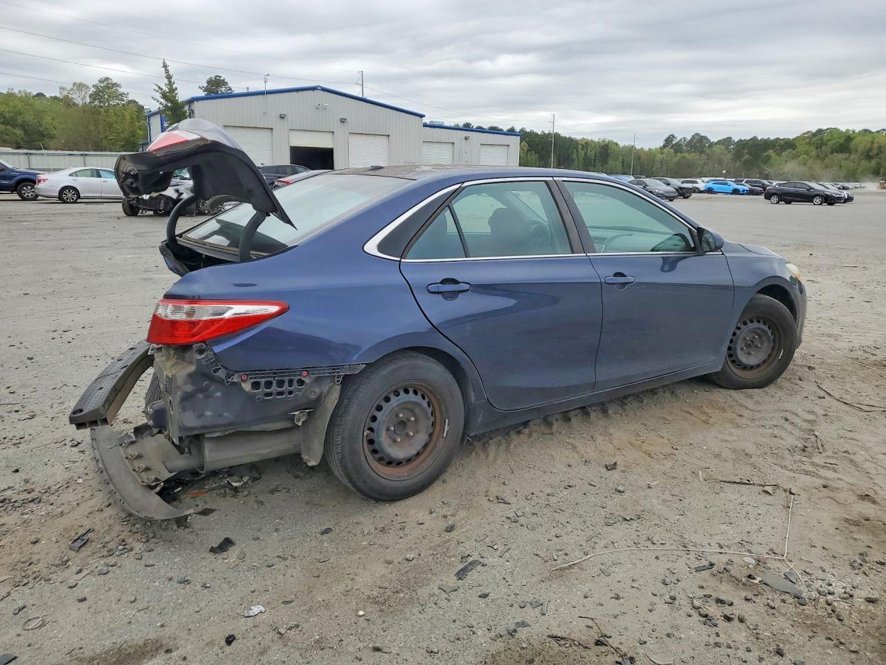 2015 Toyota Camry Le - Фото 3