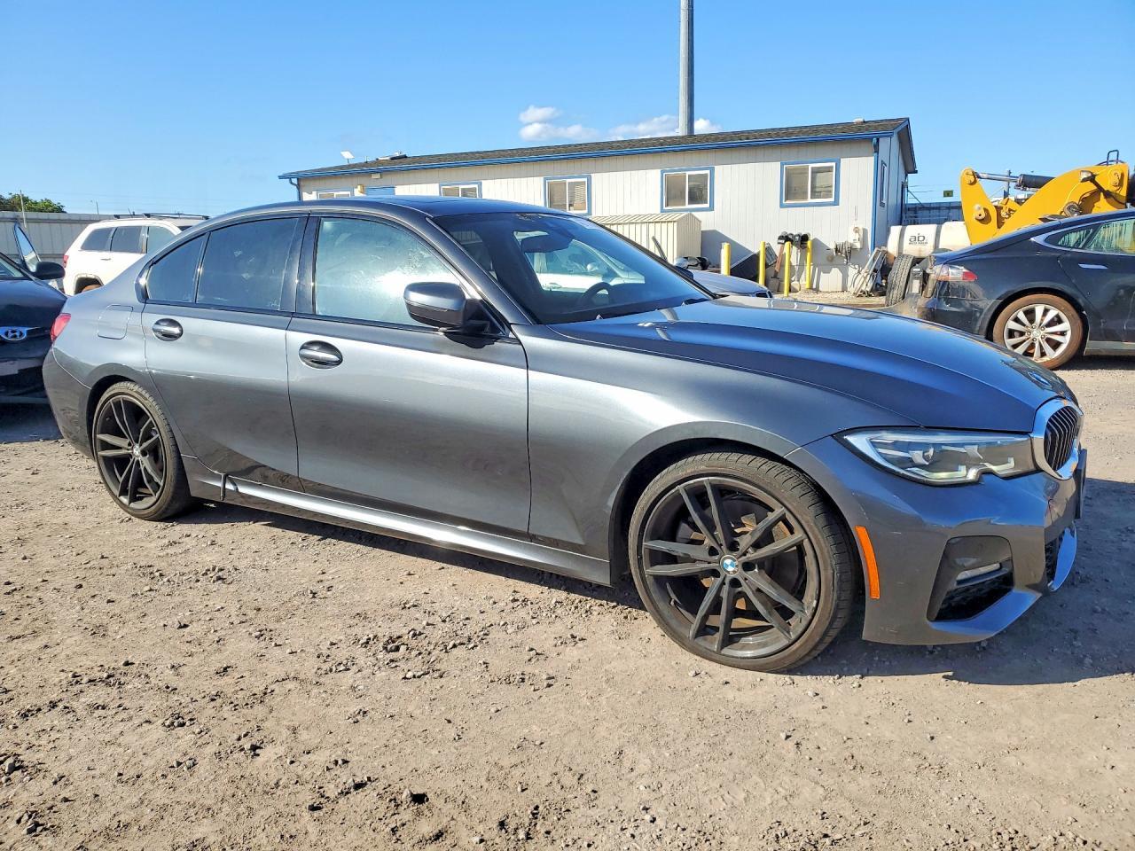 2019 BMW 330I - Фото 4
