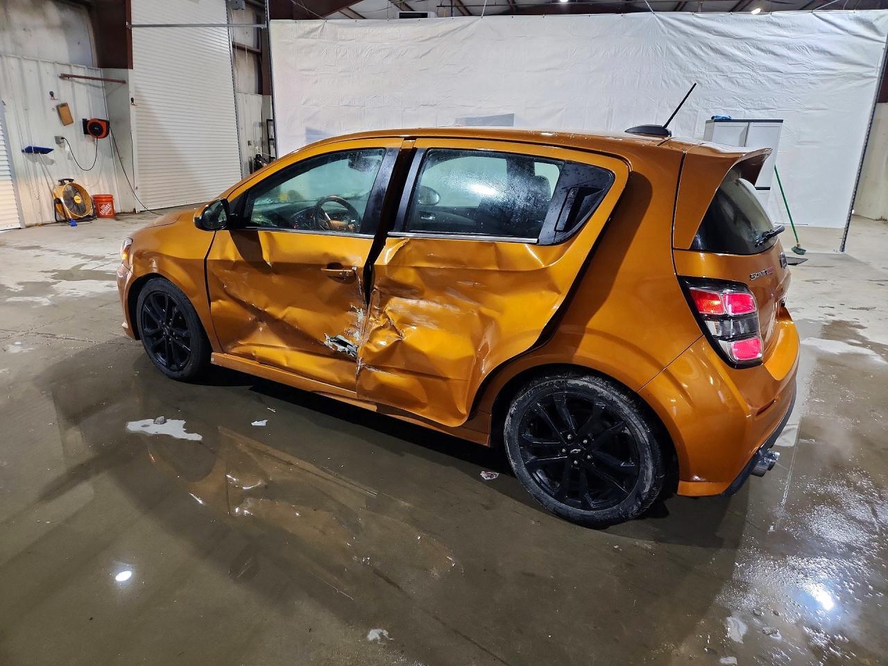2018 Chevrolet Sonic Lt - Фото 2