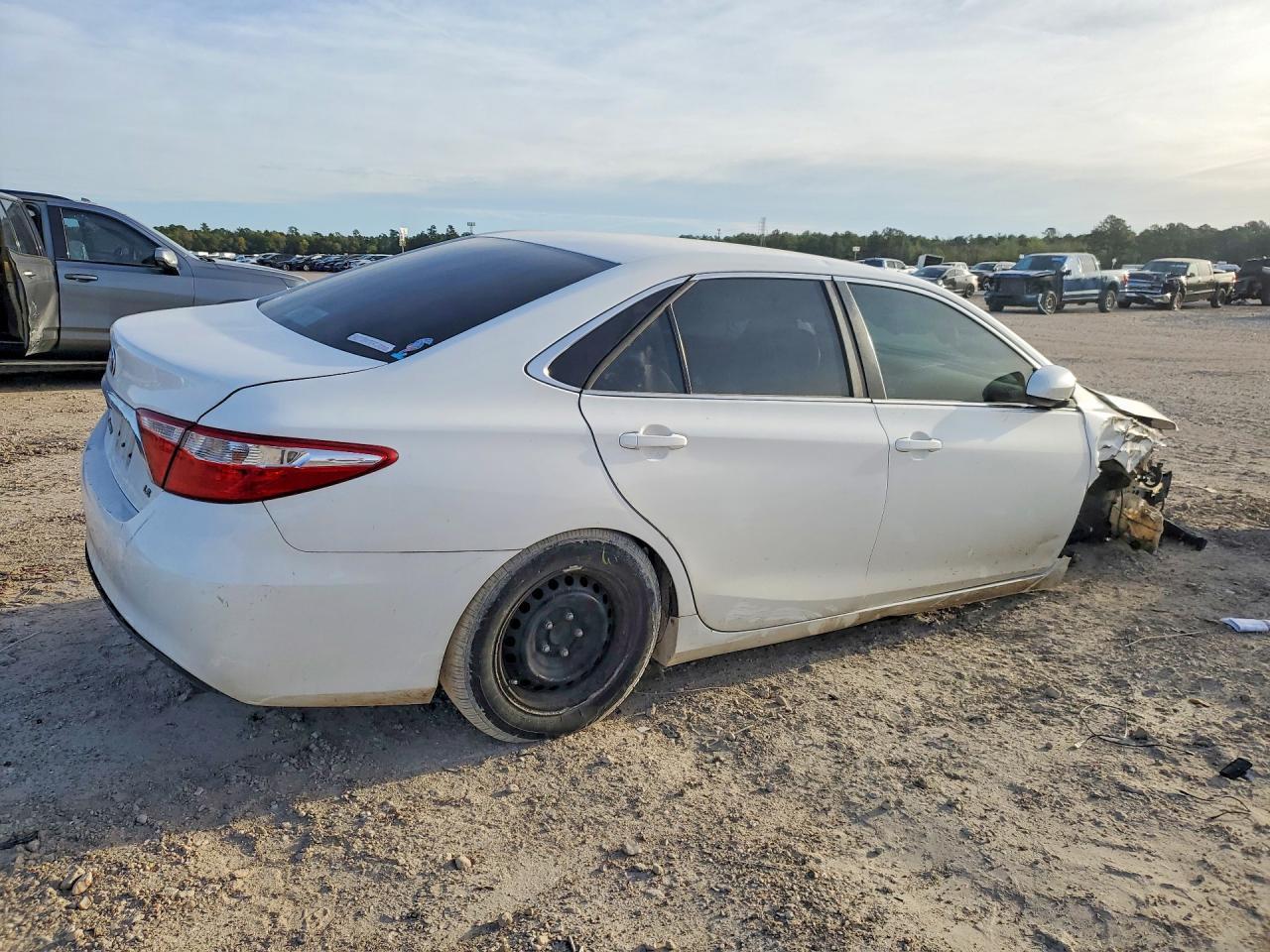 2016 Toyota Camry Le - Image 3