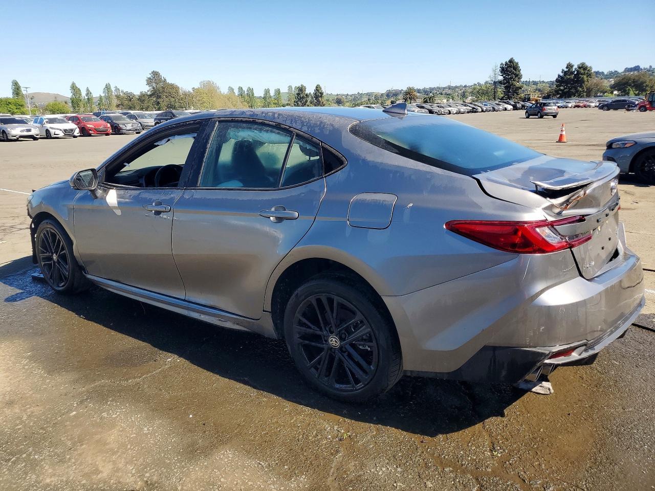 2025 Toyota Camry Se - Фото 2