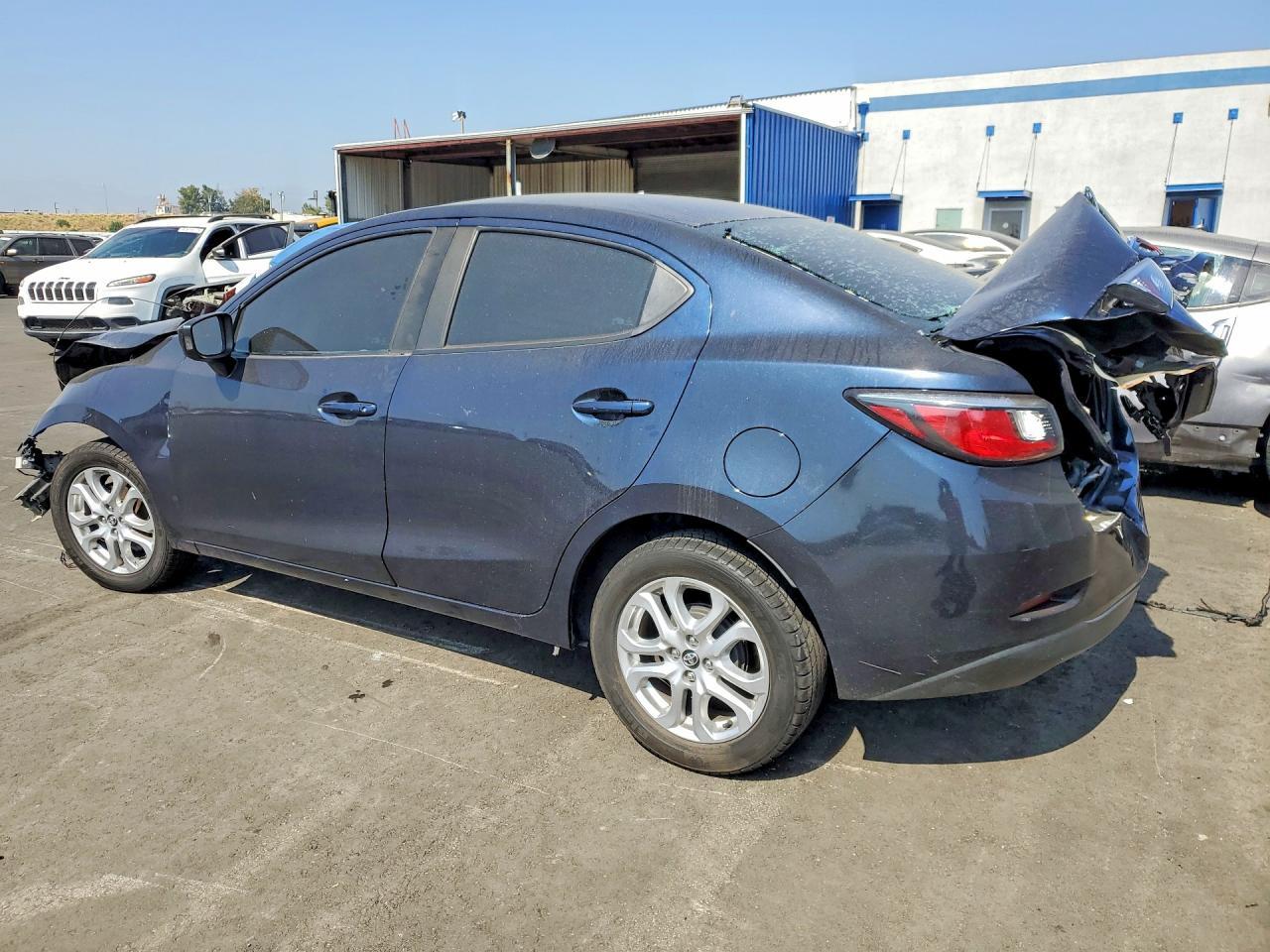 2018 Toyota Yaris Ia Base - Фото 2