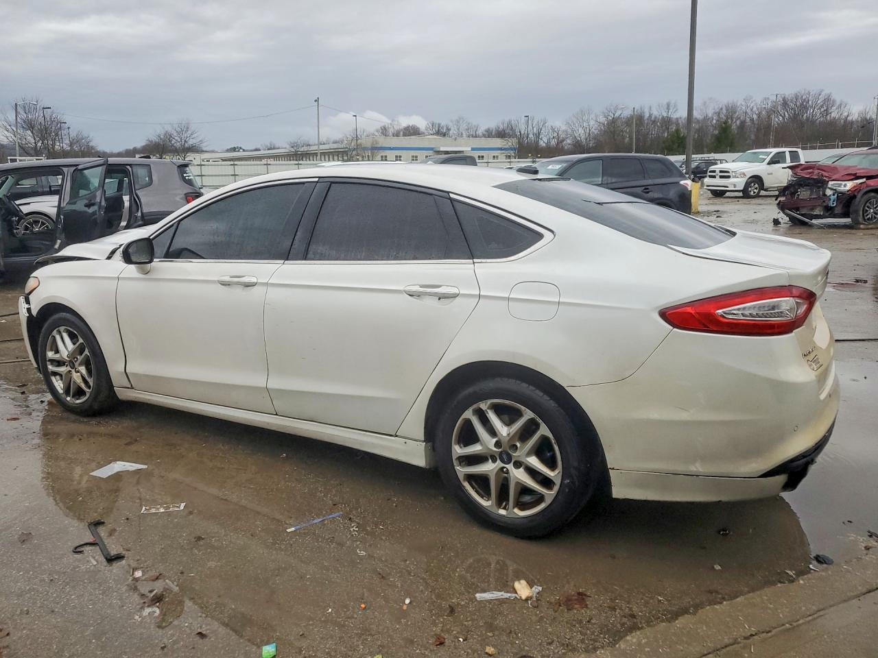 2014 Ford Fusion Se - Фото 2