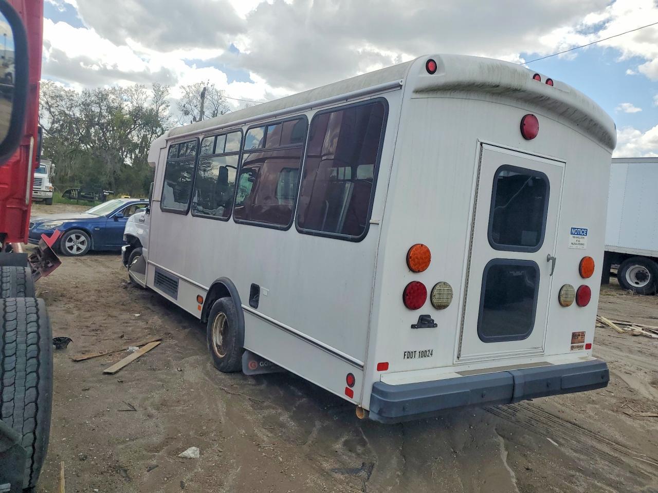 2019 Ford Econoline E450 Super Duty Cutaway Van - Фото 2