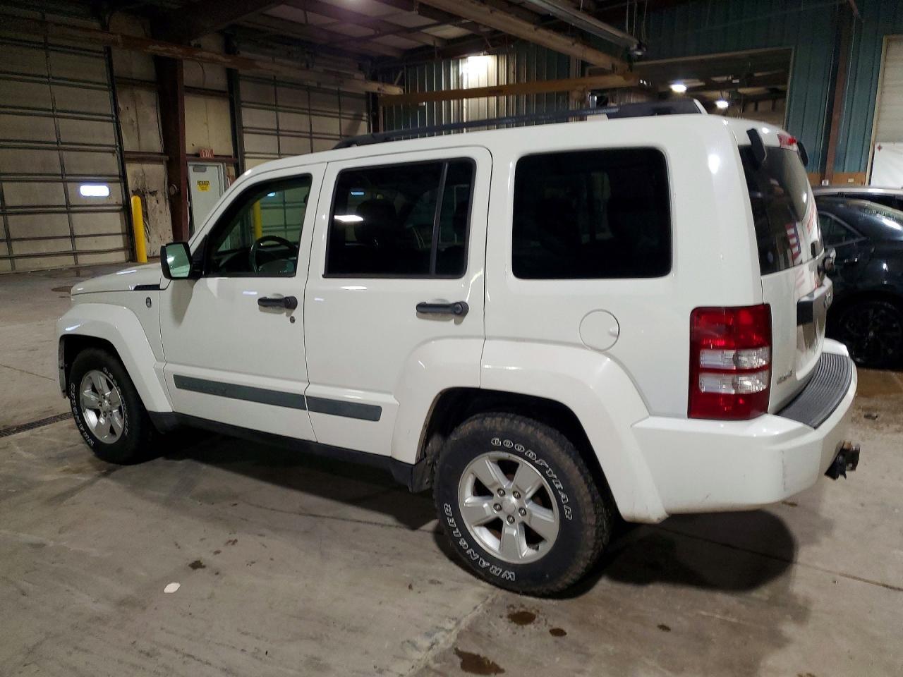 2010 Jeep Liberty Sport - Фото 2