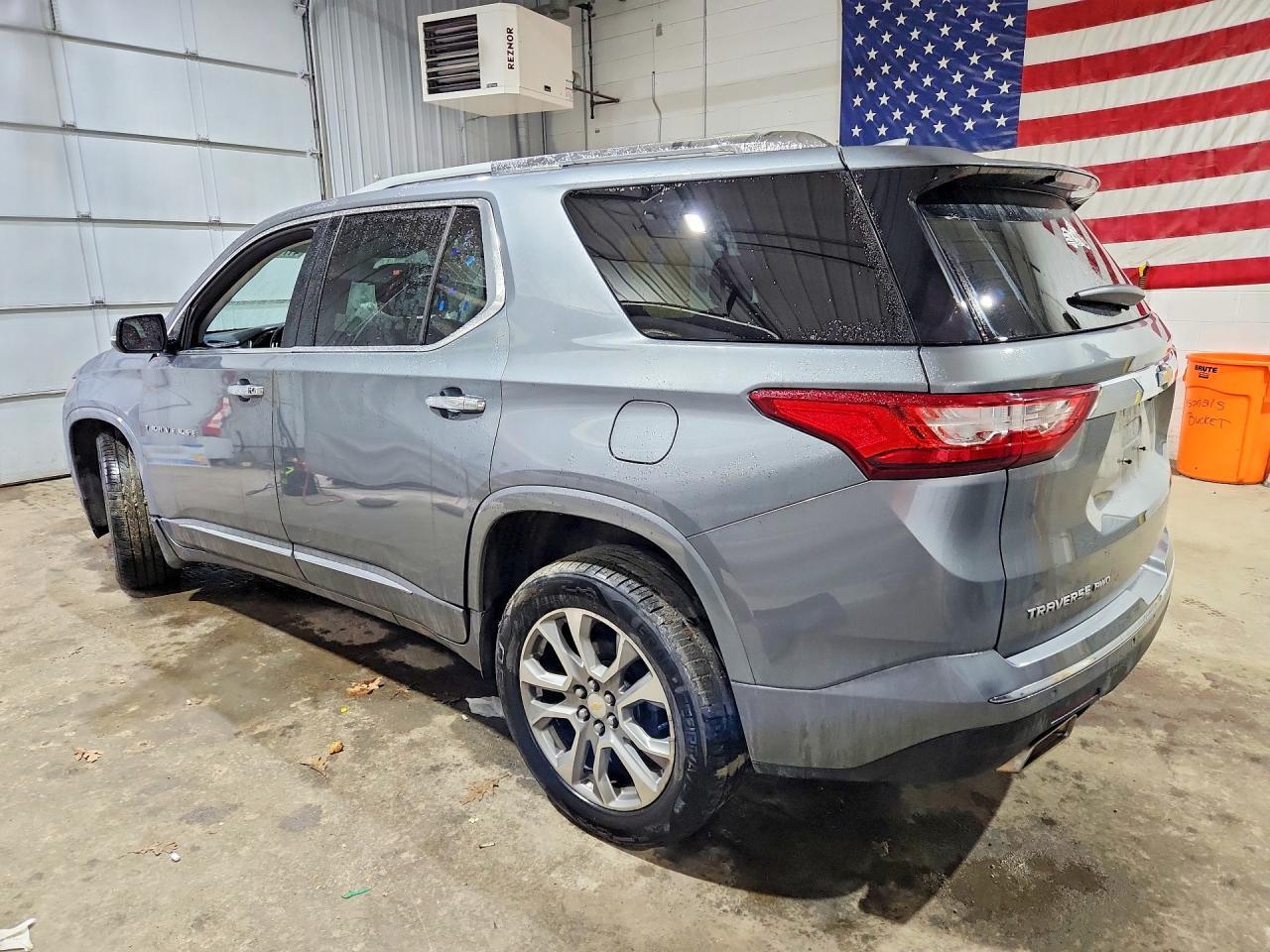 2018 Chevrolet Traverse Premier - Фото 2