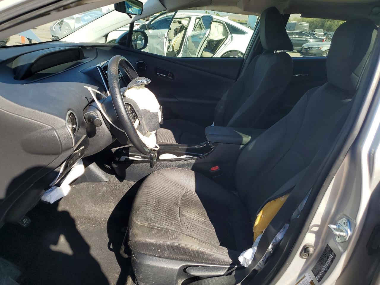 2016 Toyota Prius Three - Фото 7