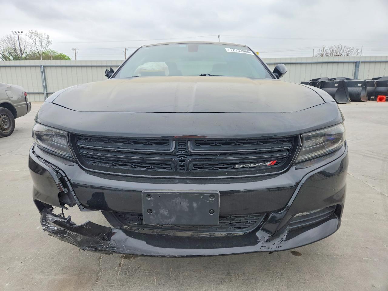 2016 Dodge Charger R - Image 5