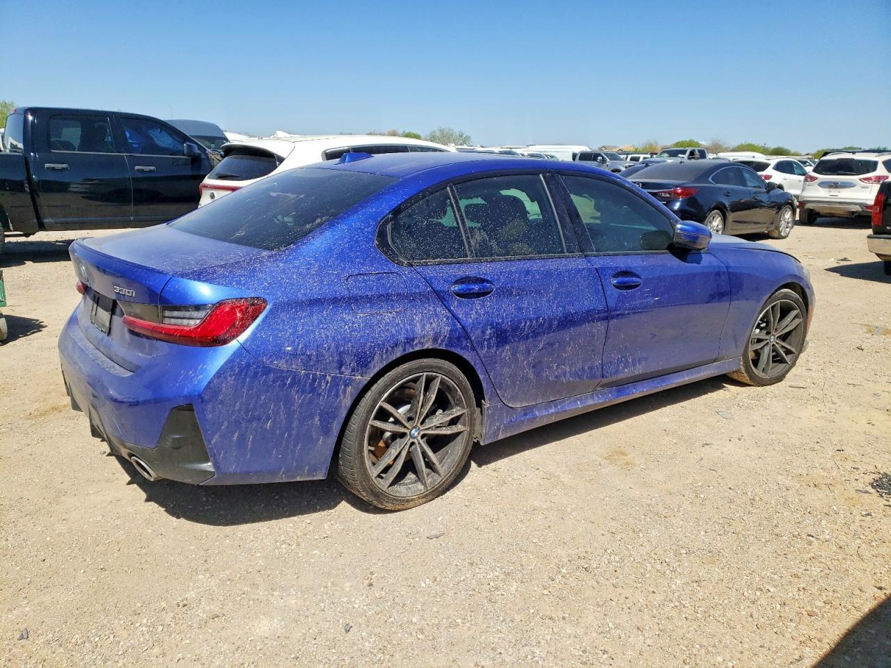 2023 BMW 330I - Фото 3