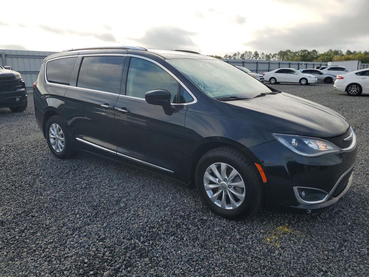 2020 Chrysler Pacifica Touring L - Image 4