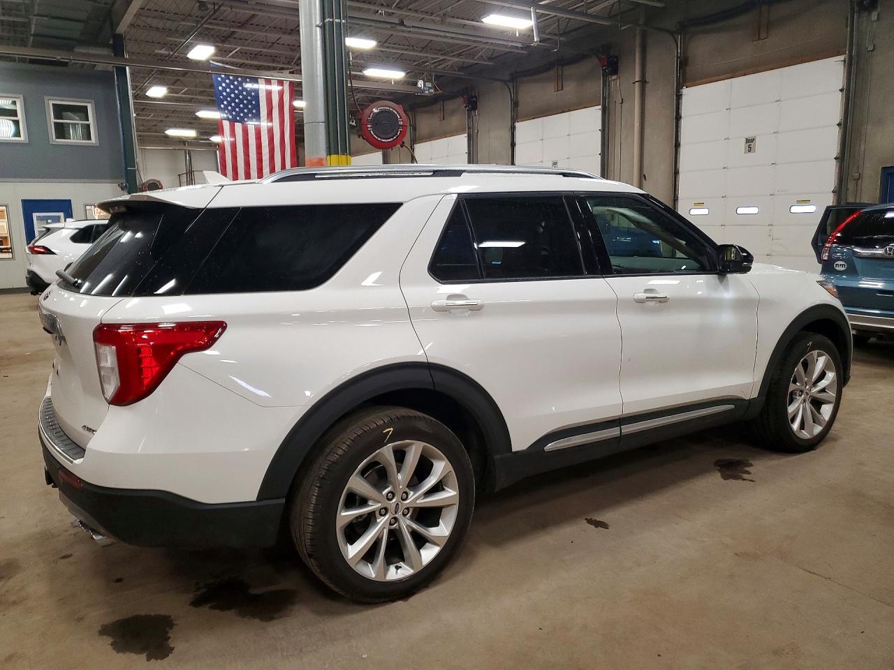 2023 Ford Explorer Platinum - Фото 3