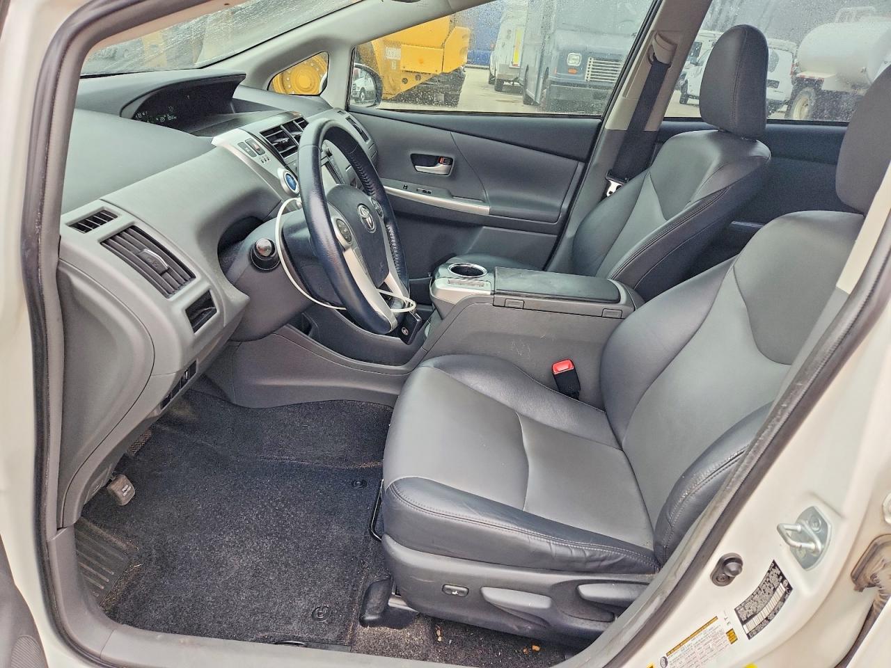 2014 Toyota Prius V Five - Фото 7