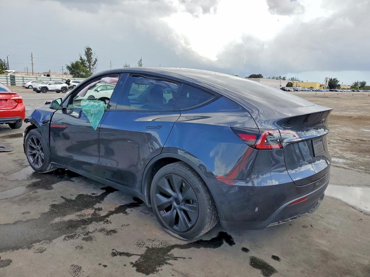 2024 Tesla Model Y - Фото 2