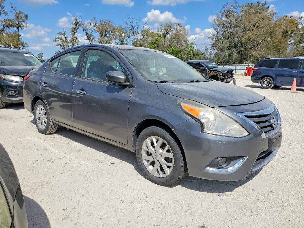 2017 Nissan Versa - Фото 4