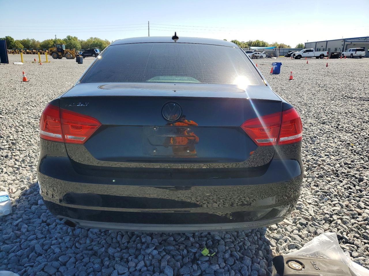 2014 Volkswagen Passat S - Фото 6