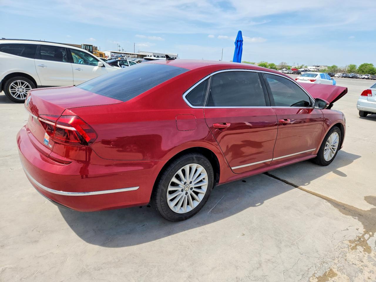 2017 Volkswagen Passat Se - Фото 3